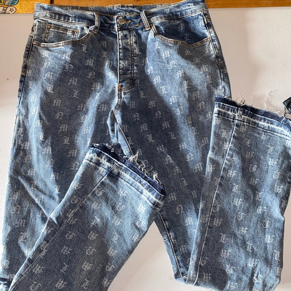 MNML NWOT’s Old English Flare Denim Jeans - Medium Blue
| B639 | Size 34 - Picture 7 of 13
